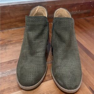 Women’s Fergie Olive Suede Ankle Boots 7.5